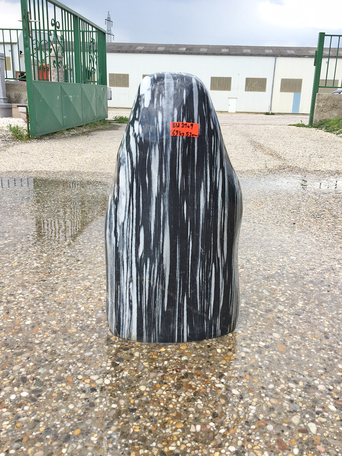 Black & White-Quellstein BW2109, 53cm